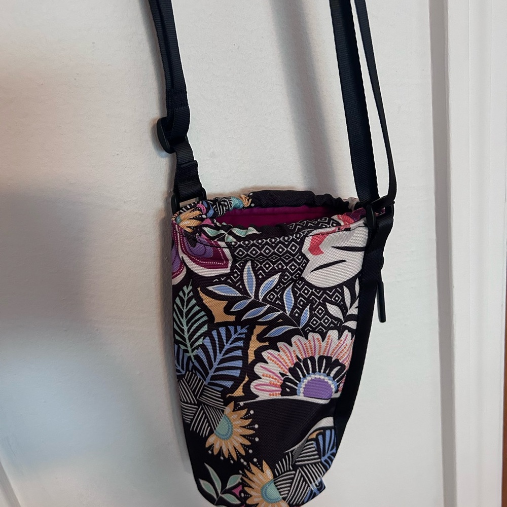 Lighten Up Water Bottle Crossbody. NWT.  Kauai floral print